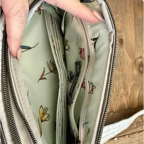 Lug Woven Pattern Crossbody Bag - Light Gray - Picture 4 of 10